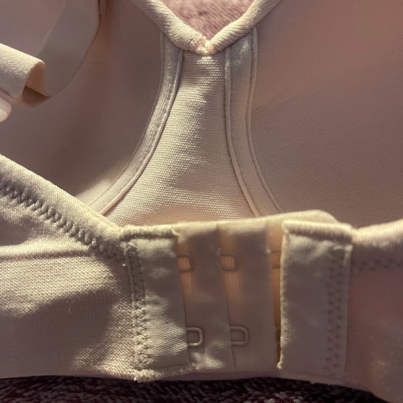 Vanity Fair Bra - Picture 3 of 7